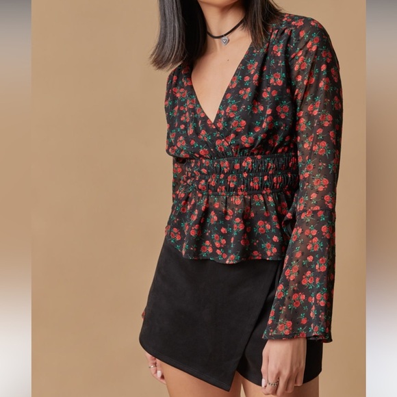 Francesca’s Top Women Medium Blouse Roses Flare Bell Sleeve Floral Sheer O - Picture 8 of 10